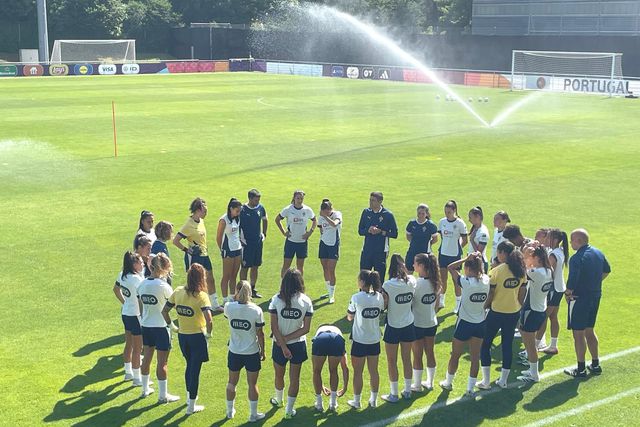 Portugal treina-se no Stade des Arbères, em Meryn