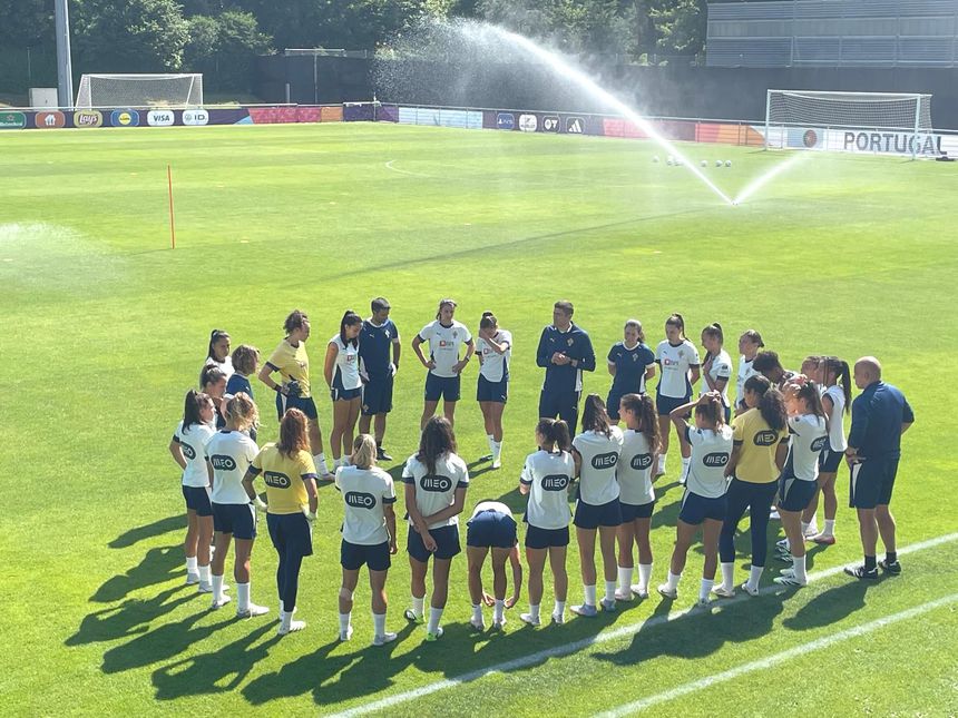Portugal treina-se no Stade des Arbères, em Meryn