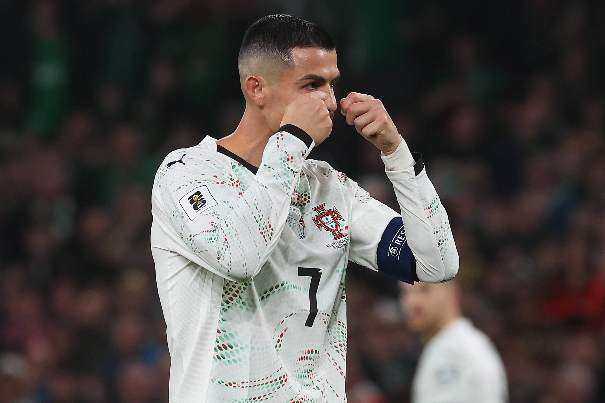 Reação de Ronaldo após ter sido expulso contra a República da Irlanda