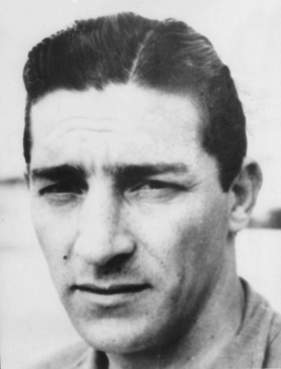 Artur de Sousa, mais conhecido como Pinga, 3 golos (ASF)