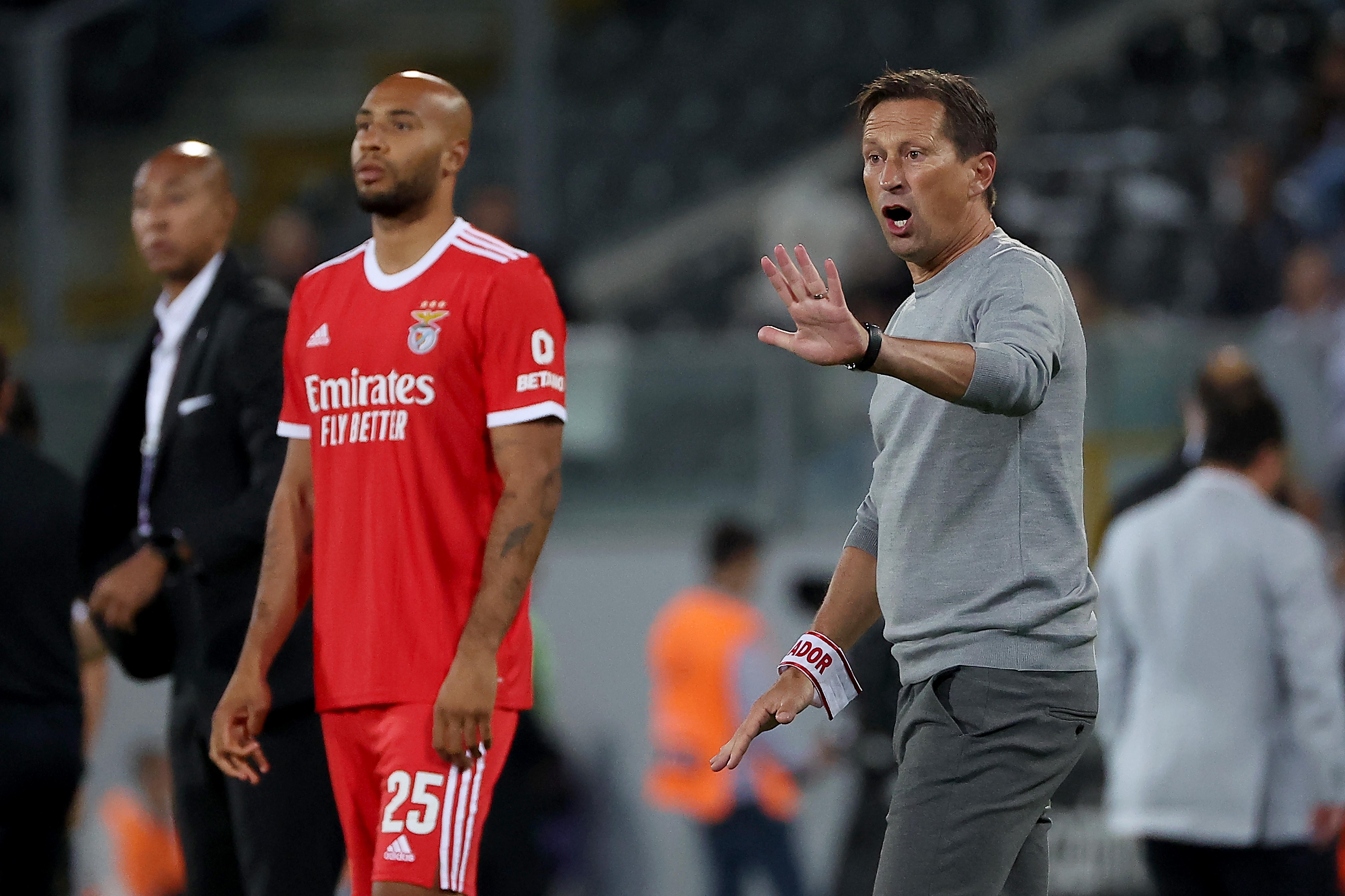 John Brooks e Roger Schmidt, em 2022 - Foto: A BOLA