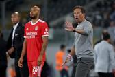 John Brooks e Roger Schmidt, em 2022 - Foto: A BOLA