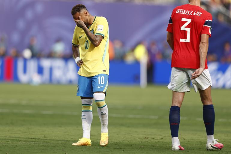 Neymar desolado após eliminação do Brasil no Mundial 2026 - Foto: WILL OLIVER/EPA