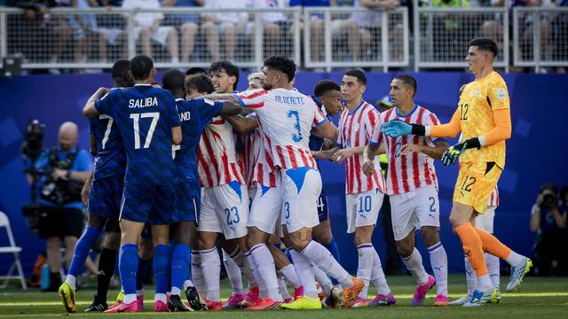 Confrontos entre jogadores do Paraguai e França