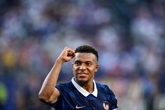 «Caso a França ganhe o Mundial, Mbappé pode juntar-se a Pelé como 'rei' dos Mundiais»