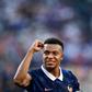 «Caso a França ganhe o Mundial, Mbappé pode juntar-se a Pelé como 'rei' dos Mundiais»