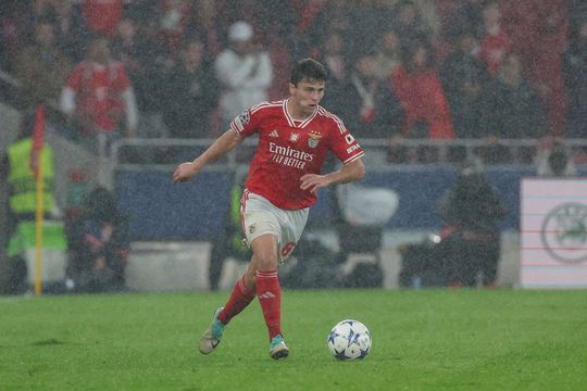 Benfica presta esclarecimento sobre João Neves