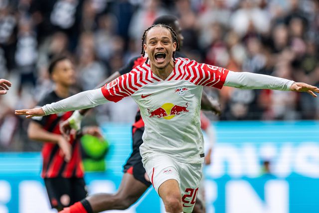 Oficial: Xavi Simons novamente emprestado ao Leipzig