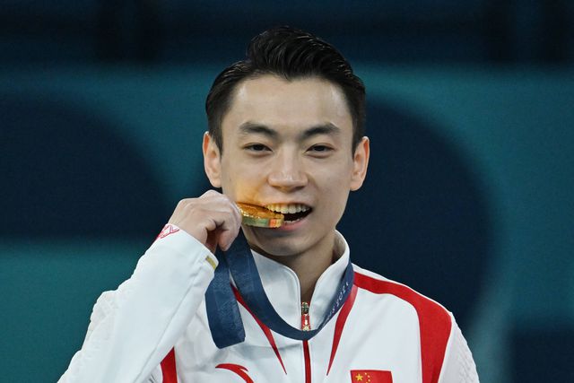 Paris 2024: Zou Jingyuan conquista o ouro nas paralelas