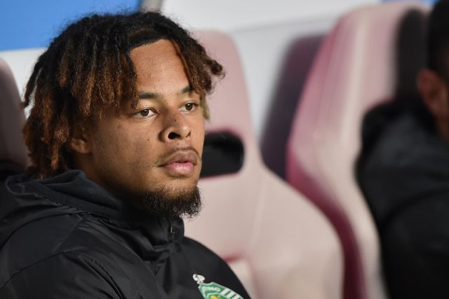 Sporting procura colocação para três excendentários