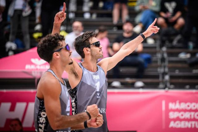 A dupla portuguesa de voleibol de praia, João Pedrosa e Hugo Campos. Foto FPV