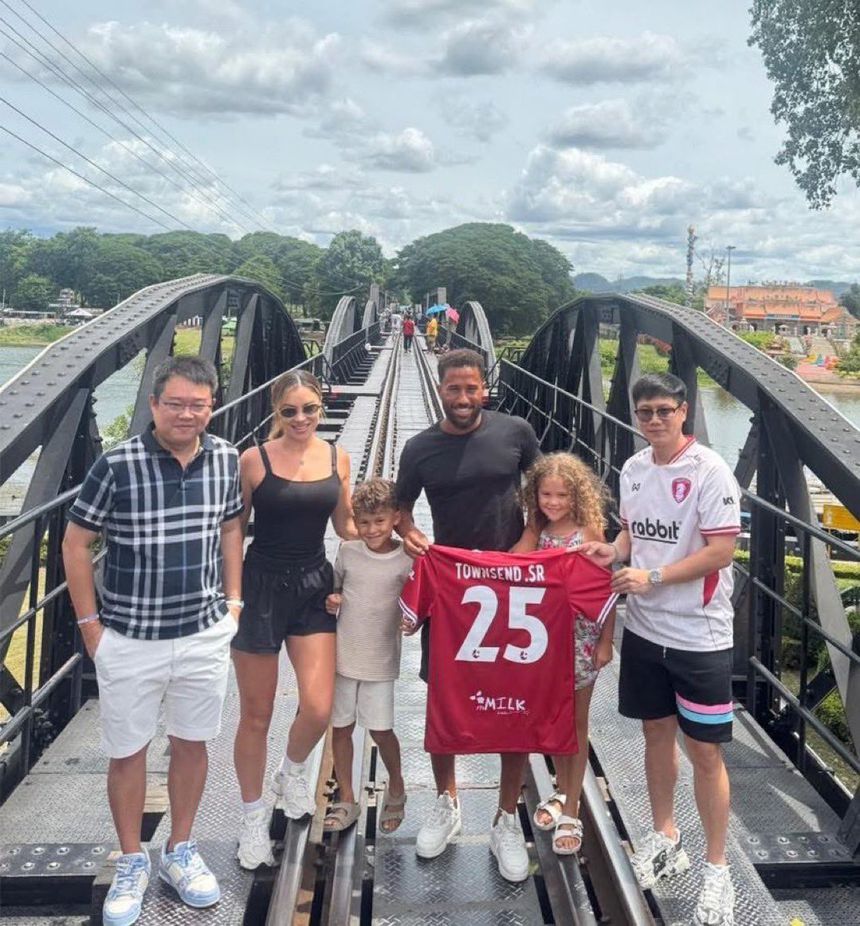 Andros Townsend assinou contrato pelo Kanchanaburi FC, da Tailândia