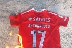 Adeptos do Galatasaray queimam camisola de Akturkoglu: «Traidor!»