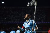 Neymar festeja golo com a camisola do Santos