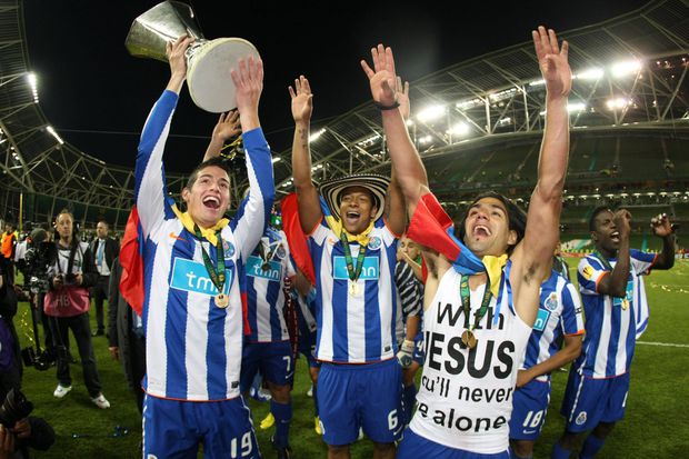 James Rodríguez, Guarín e Falcao festejam conquista da UEFA Europa League pelo FC Porto, em 2010/2011