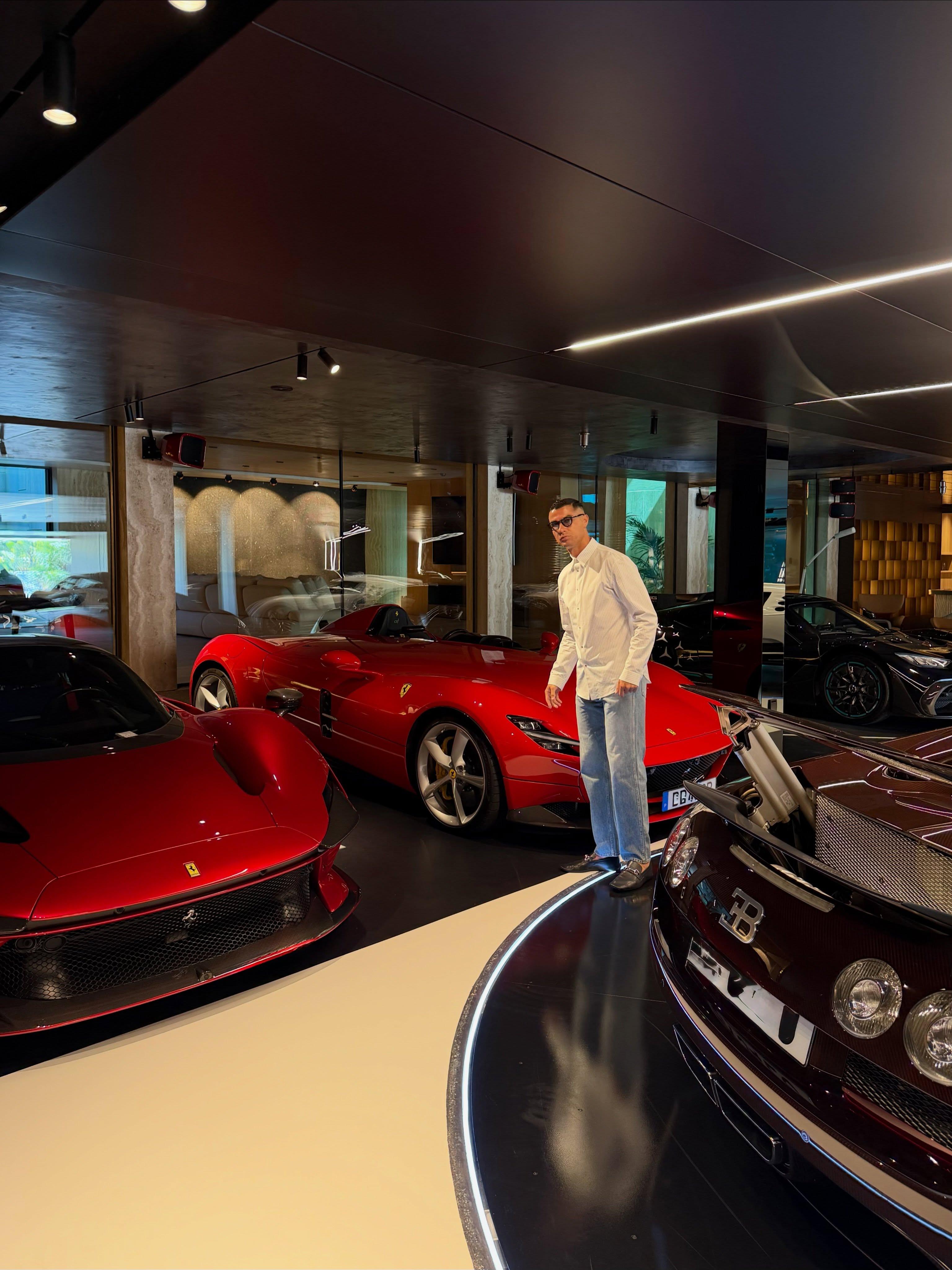 Ronaldo mostra coleção de carros - Foto: Cristiano Ronaldo/Instagram