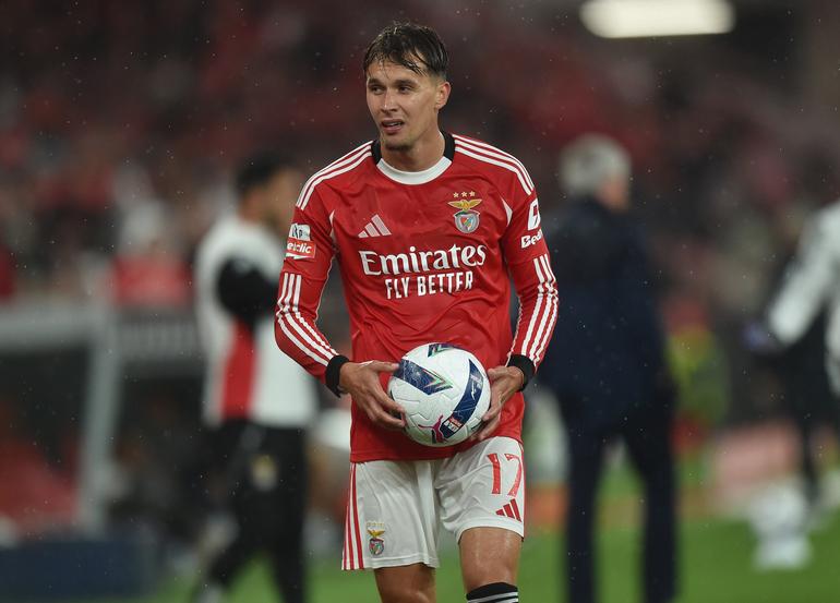 Dedic no lado direito da defesa - Foto: A BOLA/Miguel Nunes