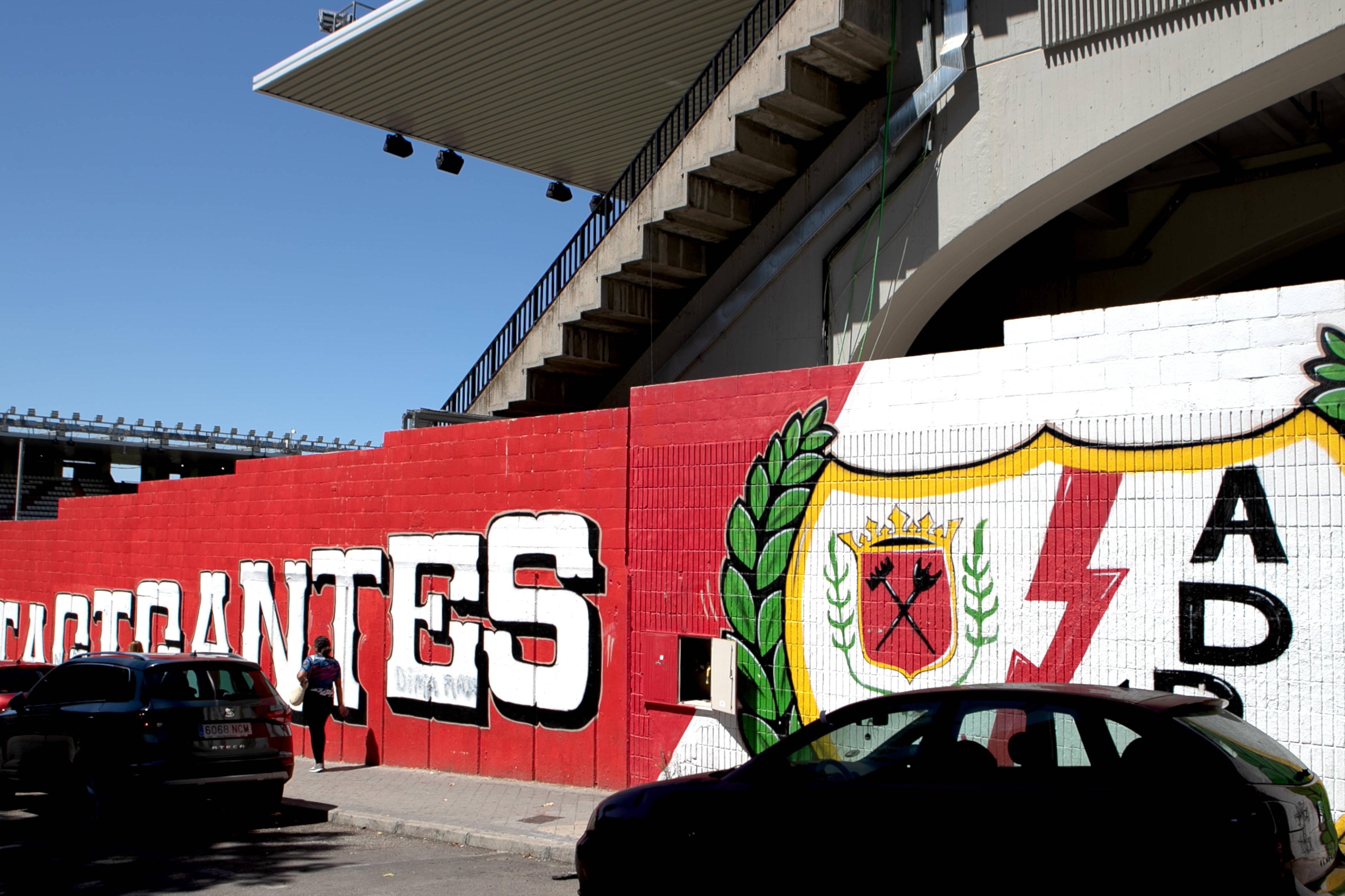 Exterior do estádio encerrado após decisão da Comunidade de Madrid