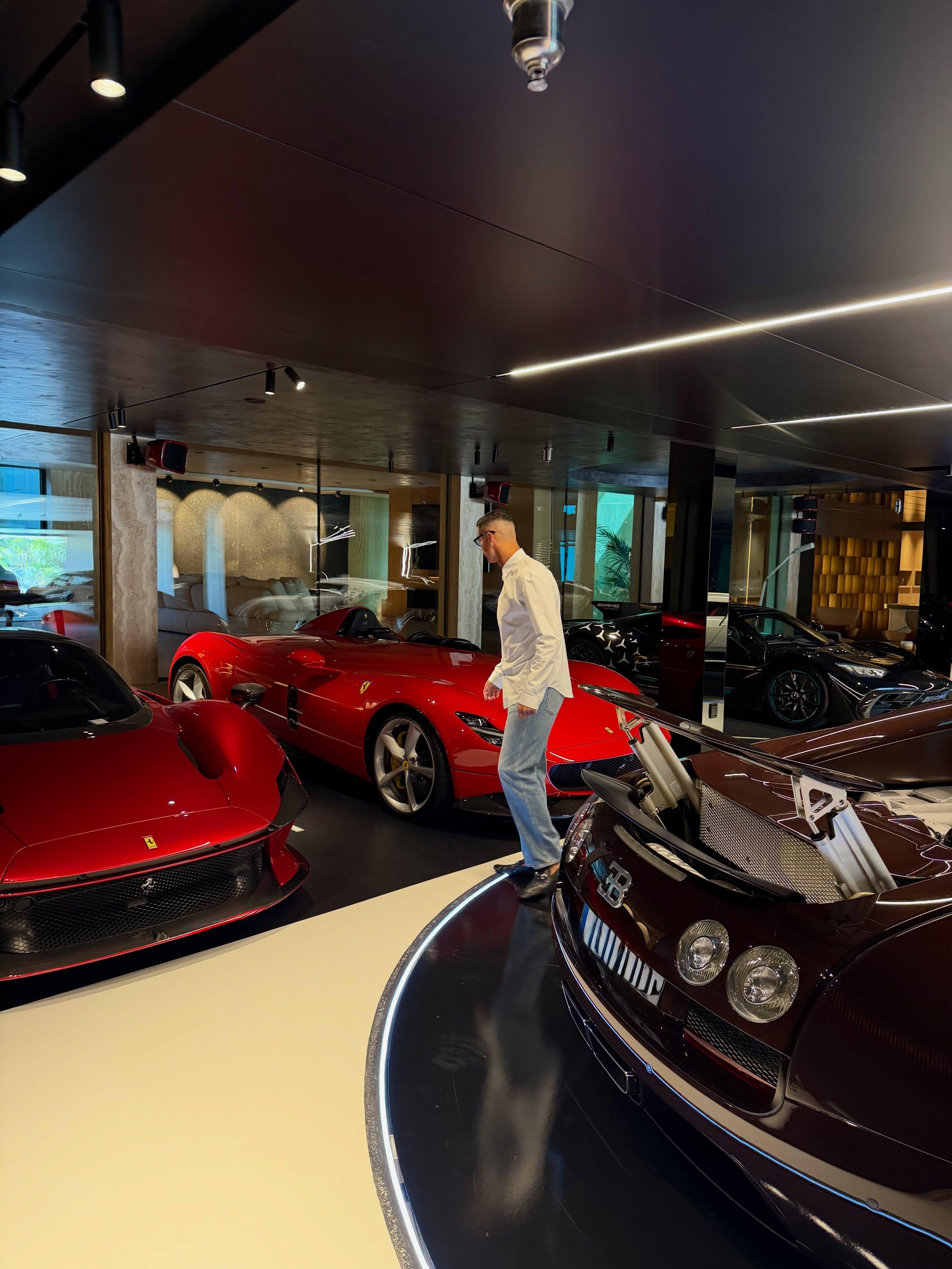 Ronaldo mostra coleção de carros - Foto: Cristiano Ronaldo/Instagram