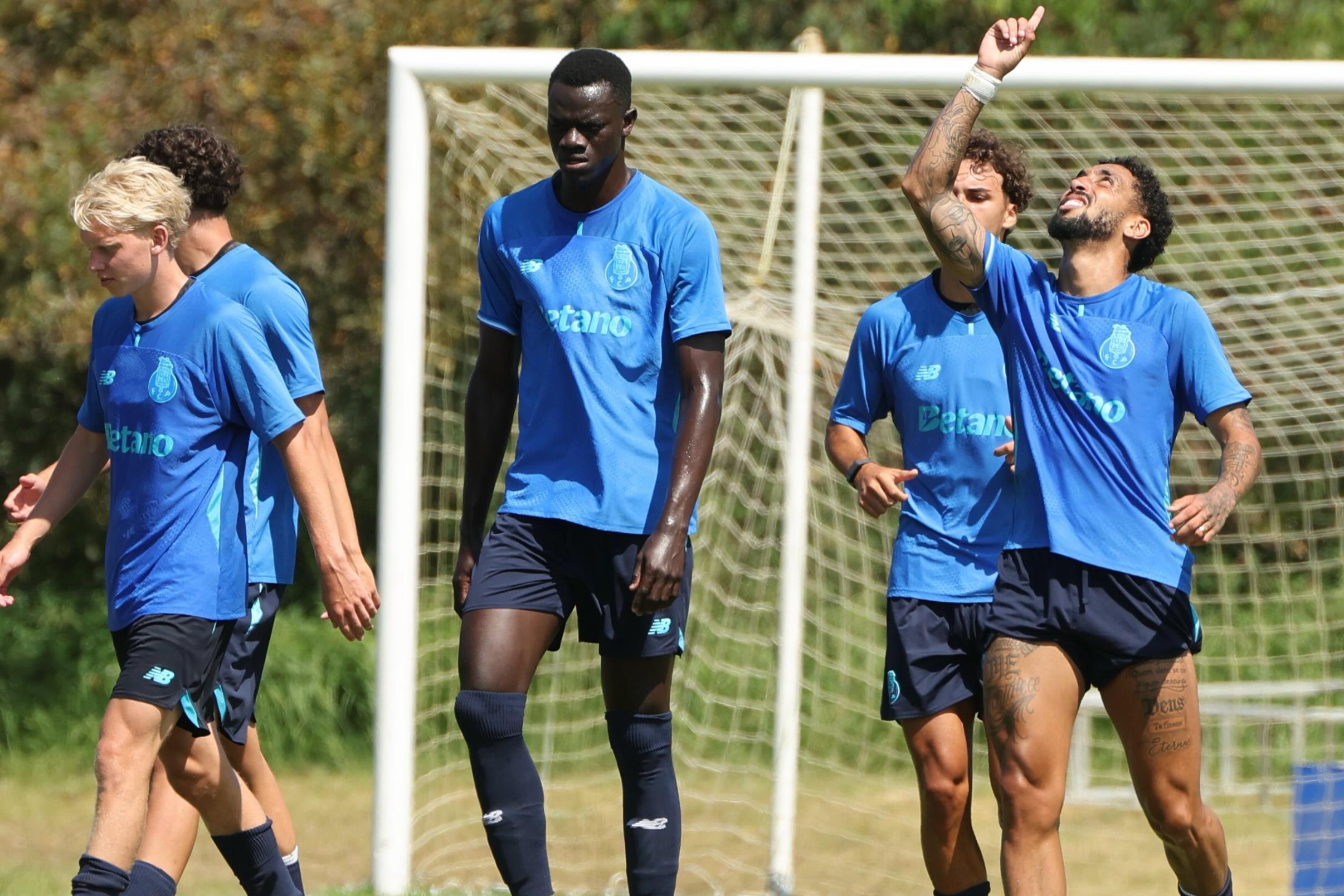Mame Niang, possante avançado, foi chamado por Farioli ao treino da equipa principal - Foto: FC Porto