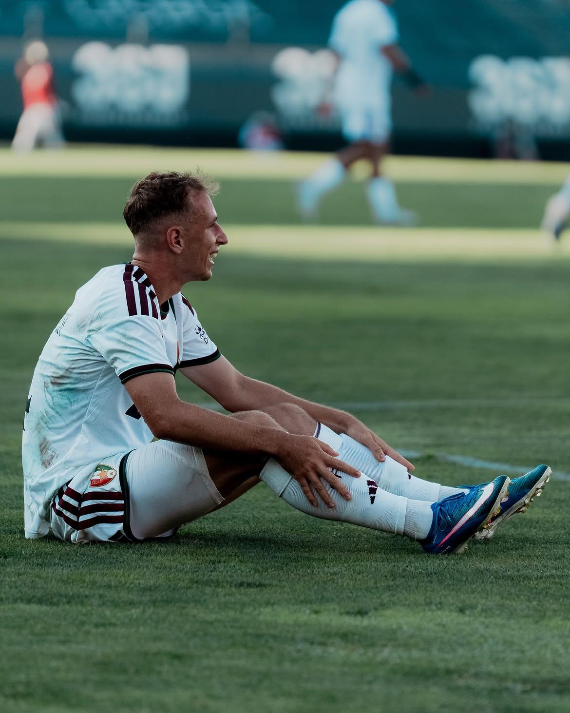Lovro Zvonarek (Estrela da Amadora): o criativo de 21 anos tem escola de Bayern e experiência acumulada na Áustria e na Suíça. Na Reboleira, já começa a pegar na batuta. Frieza e inteligência com a bola nos pés ficaram bem patentes na receção ao Al Nassr