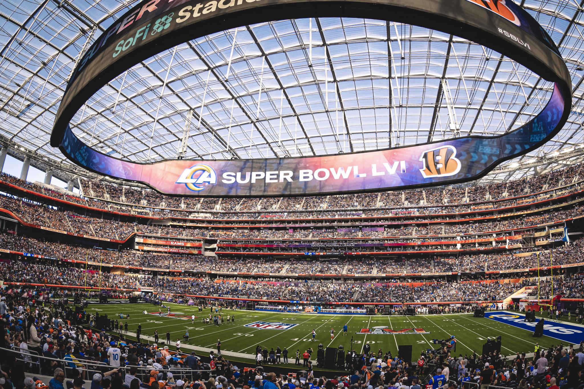 Com capacidade para mais de 70 mil pessoas, o SoFi Stadium em Inglewood, Los Angeles (Califórnia) será o palco da final da NFL