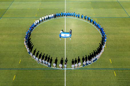Plantel do FC Porto prestou homenagem a Jorge Costa no Olival - Foto: FC PORTO