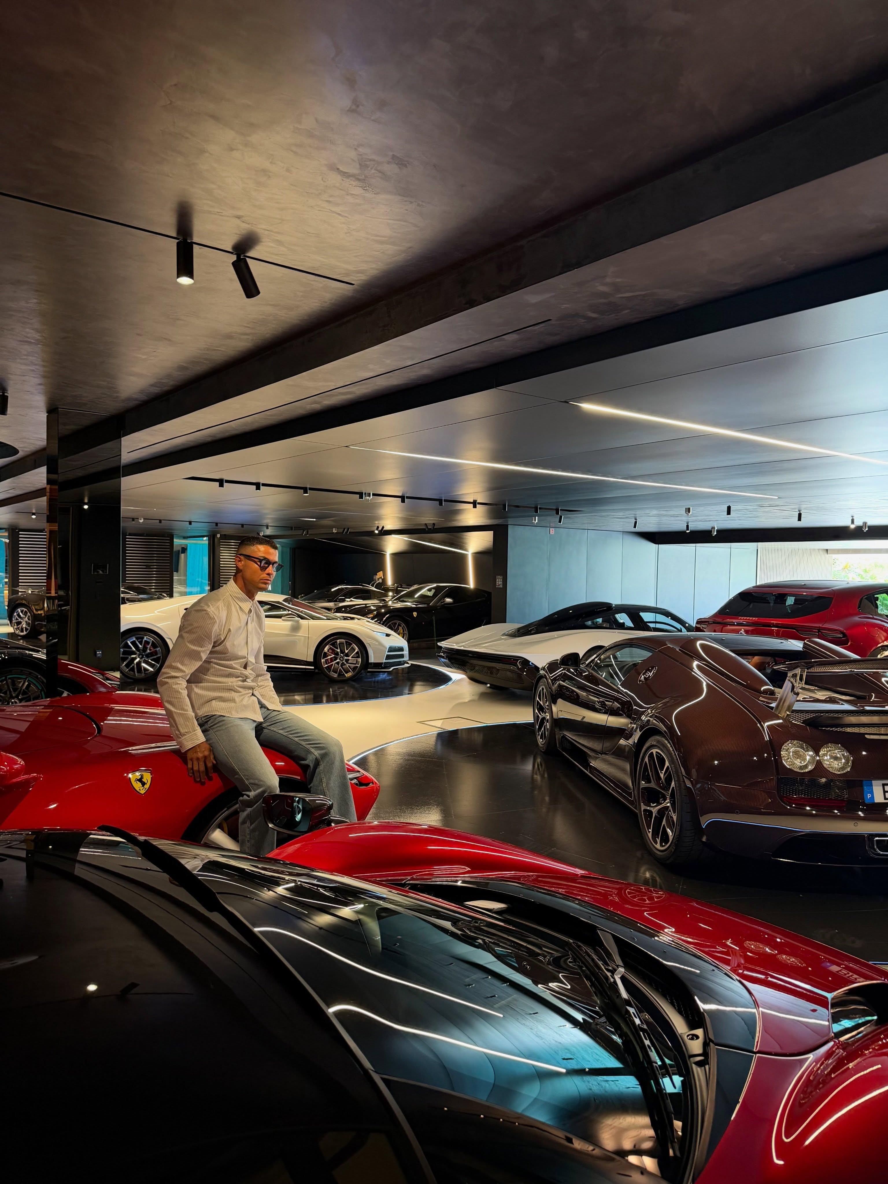 Ronaldo mostra coleção de carros - Foto: Cristiano Ronaldo/Instagram