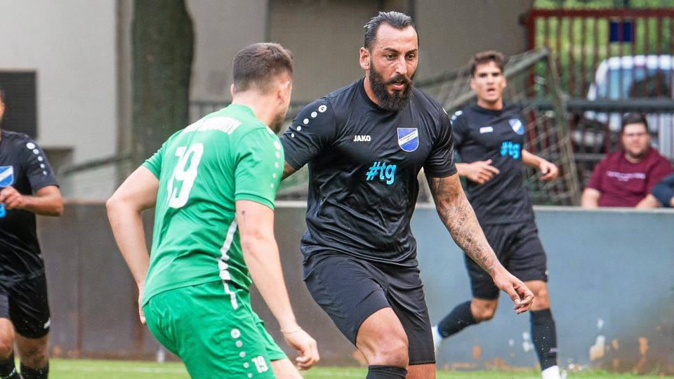 Mitroglou rescinde com clube da 6.ª divisão