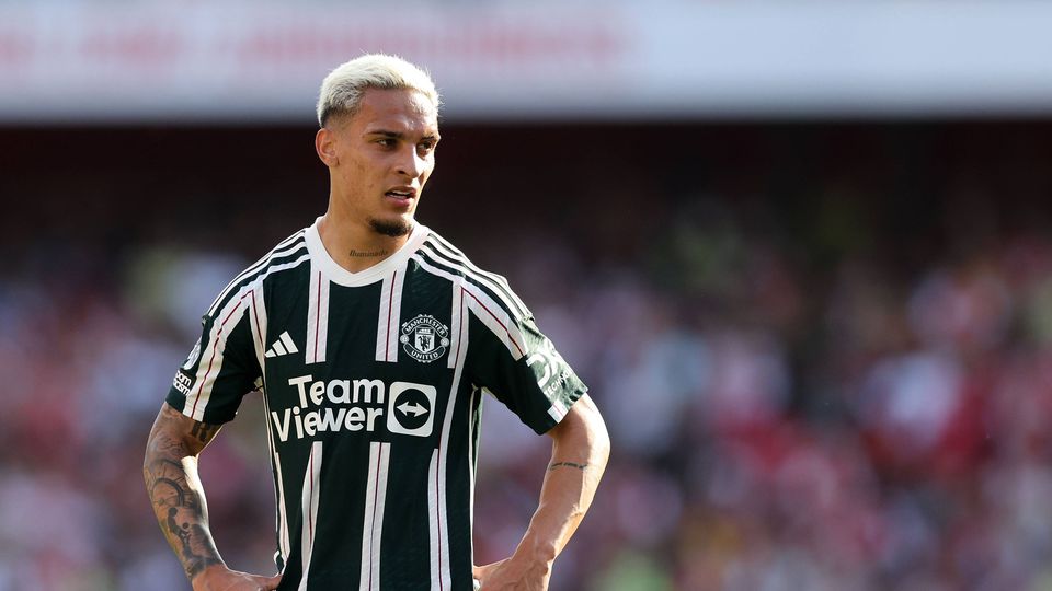 Manchester United pondera afastar Antony do plantel