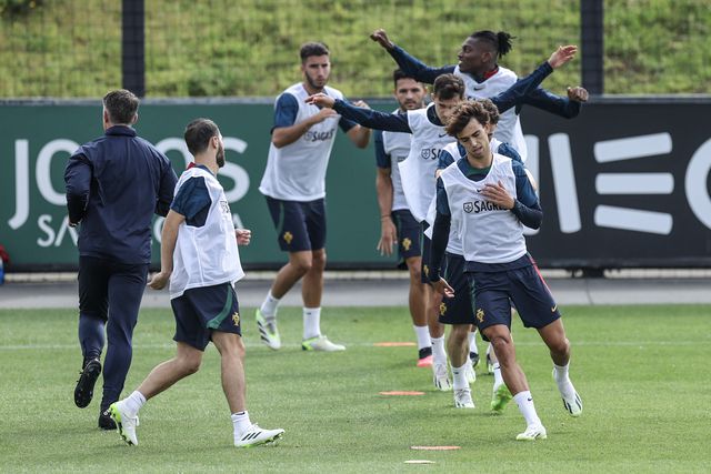 Treino: todos os 24 no relvado... e uma novidade na baliza