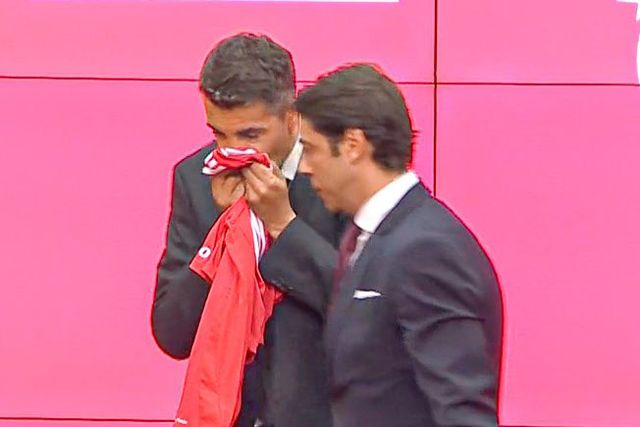 O pormenor de Bruno Lage no fim da apresentação