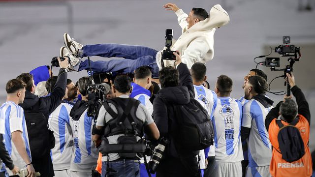 Monumental canta por Di María