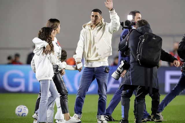 Di María emocionado na despedida: «Obrigado aos treinadores, colegas e à minha família»