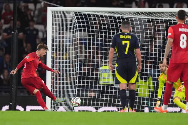 Polónia derrota Escócia com penálti 'ao cair do pano'