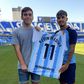 Adepto do Málaga criticado por camisola falsa é surpreendido por jogador