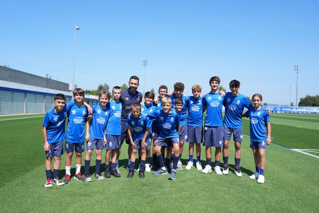 Farioli e o plantel receberam 14 jovens italianos (fotos)