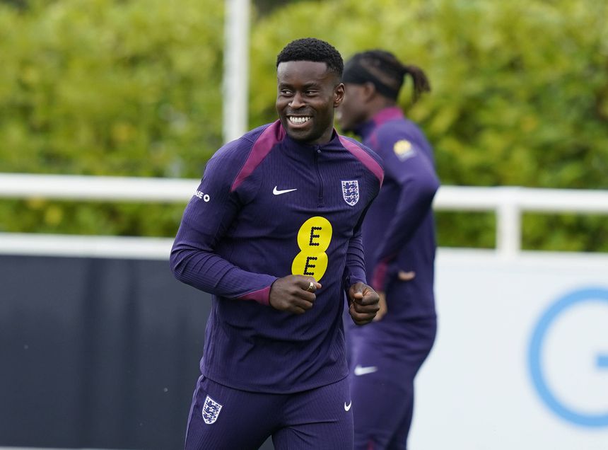 Marc Guéhi está no estágio da seleção inglesa