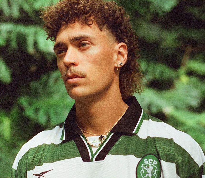 Ricardo Mangas cumpre sonho de menino ao jogar de leão ao peito