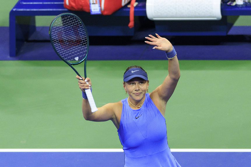 Amanda Anisimova  festeja triunfo sobre Naomi Osaka