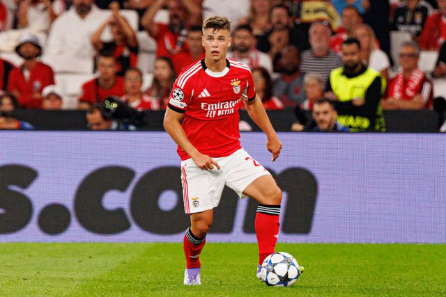 Samuel Dahl com a camisola do Benfica