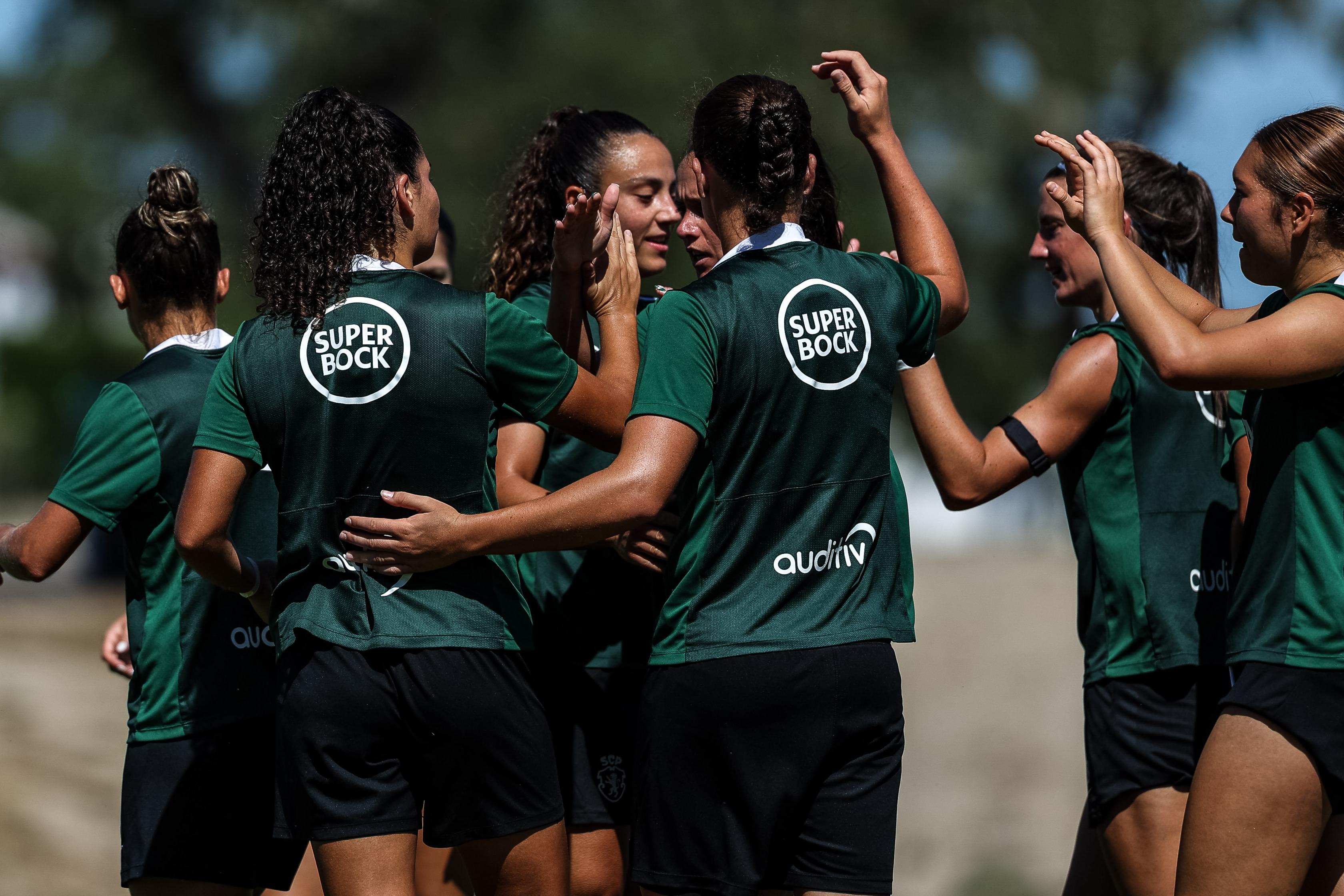 Leoas festejam um dos golos - Foto: SPORTING CP