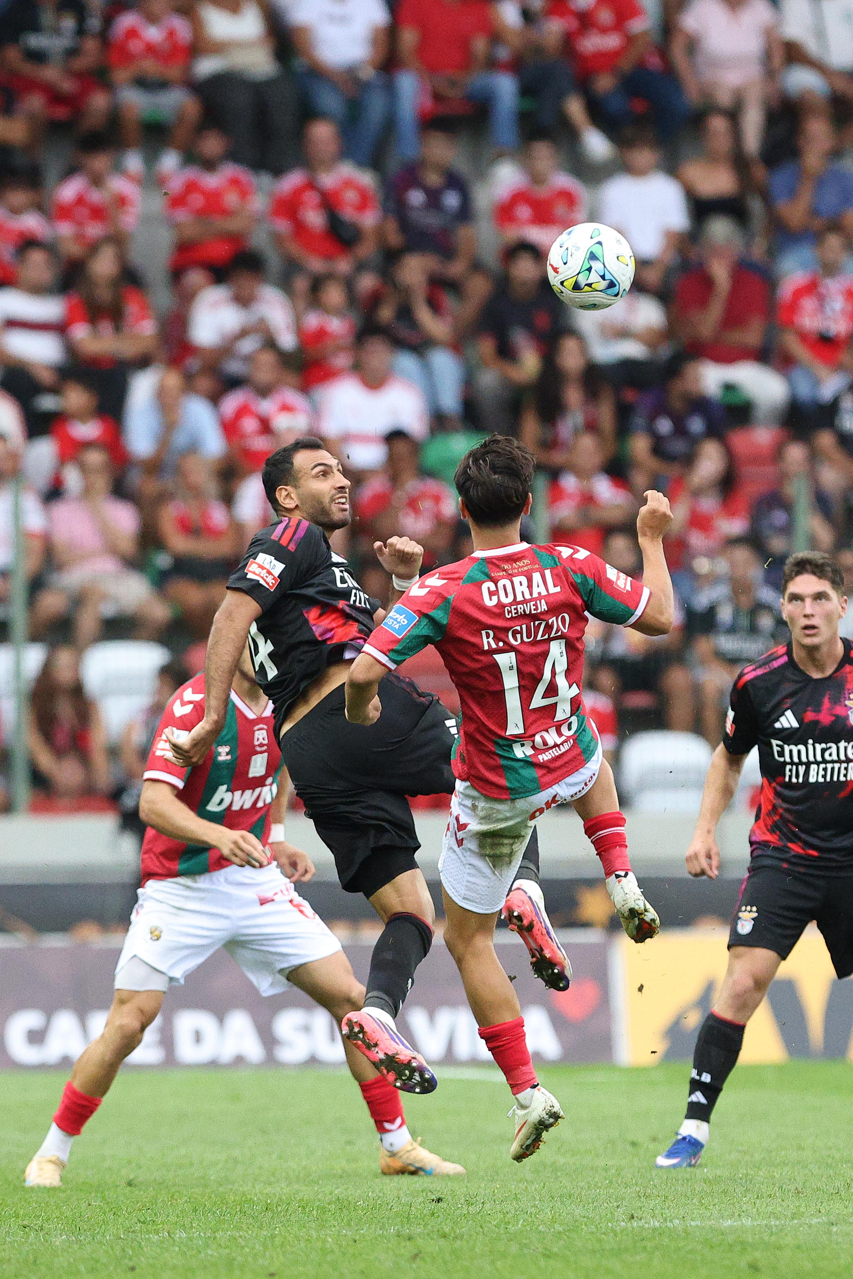 Pavlidis em duelo com Guzzo - Foto: GREGÓRIO CUNHA/LUSA