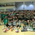 Sporting ergueu a 13.ª Supertaça de futsal. O Benfica continua com nove - Foto: MANUEL FERNANDO ARAÚJO/LUSA