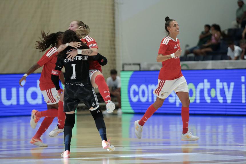 Benfiquistas venceram o primeiro troféu da temporada em Vila do Conde - Foto: MANUEL FERNANDO ARAÚJO/LUSA