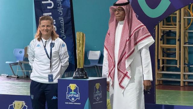 Isabel Osório treina e é coordenadora técnica do futebol de uma das academias do Al-Ula, na cidade com o mesmo nome - Foto: D.R.