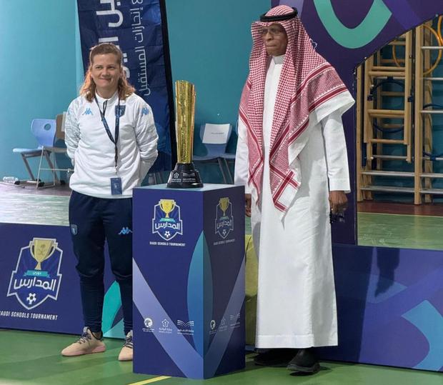 Isabel Osório treina e é coordenadora técnica do futebol de uma das academias do Al-Ula, na cidade com o mesmo nome - Foto: D.R.
