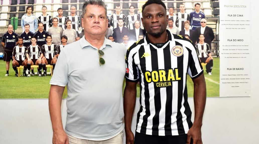 Njoya Abdel ao lado de Rui Alves - Foto: Nacional