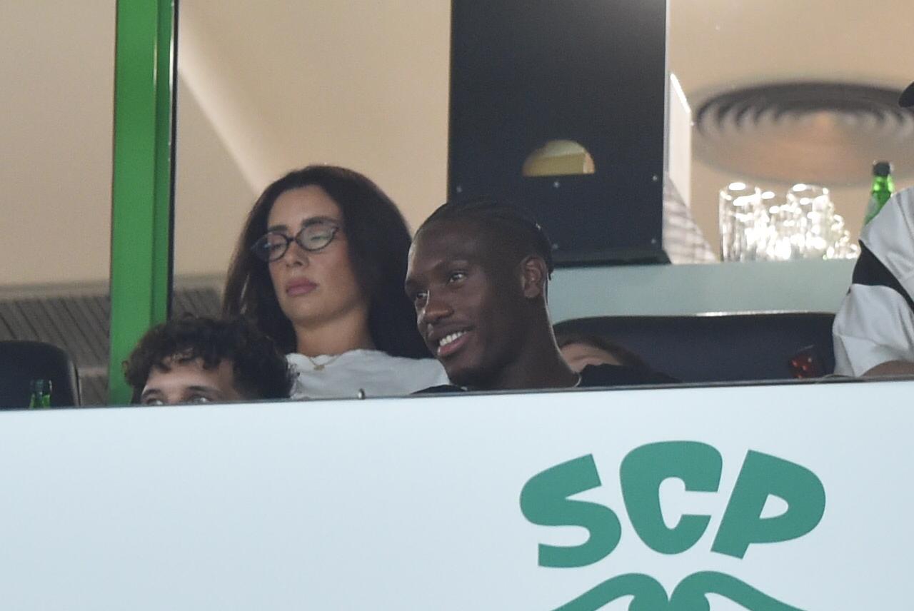 Ba assiste ao jogo da tribuna - Foto: Miguel Nunes