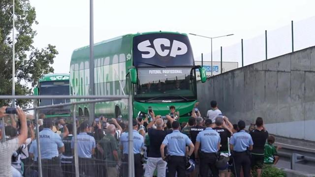 A chegada do autocarro do Sporting a Alvalade